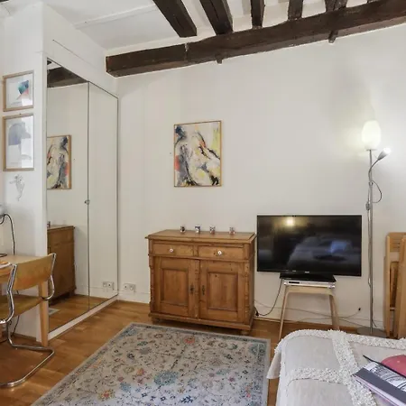 Bnbnook - Modern Comfort By The Seine & Notre-dame Apartment *